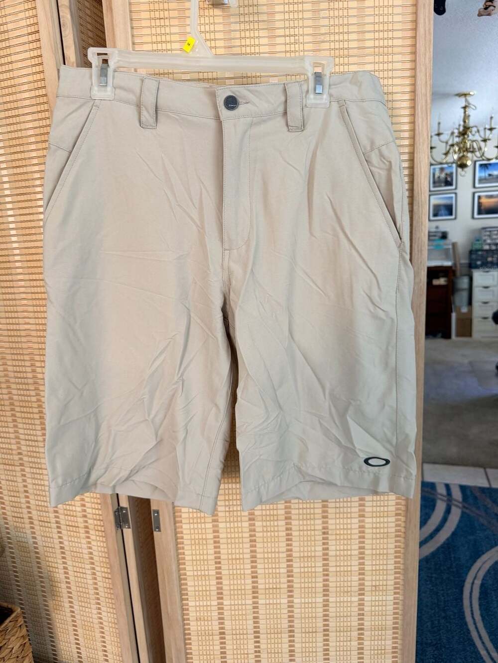 Oakley Men's Beige Stretch Casual Golf Chino Shorts Size 32W